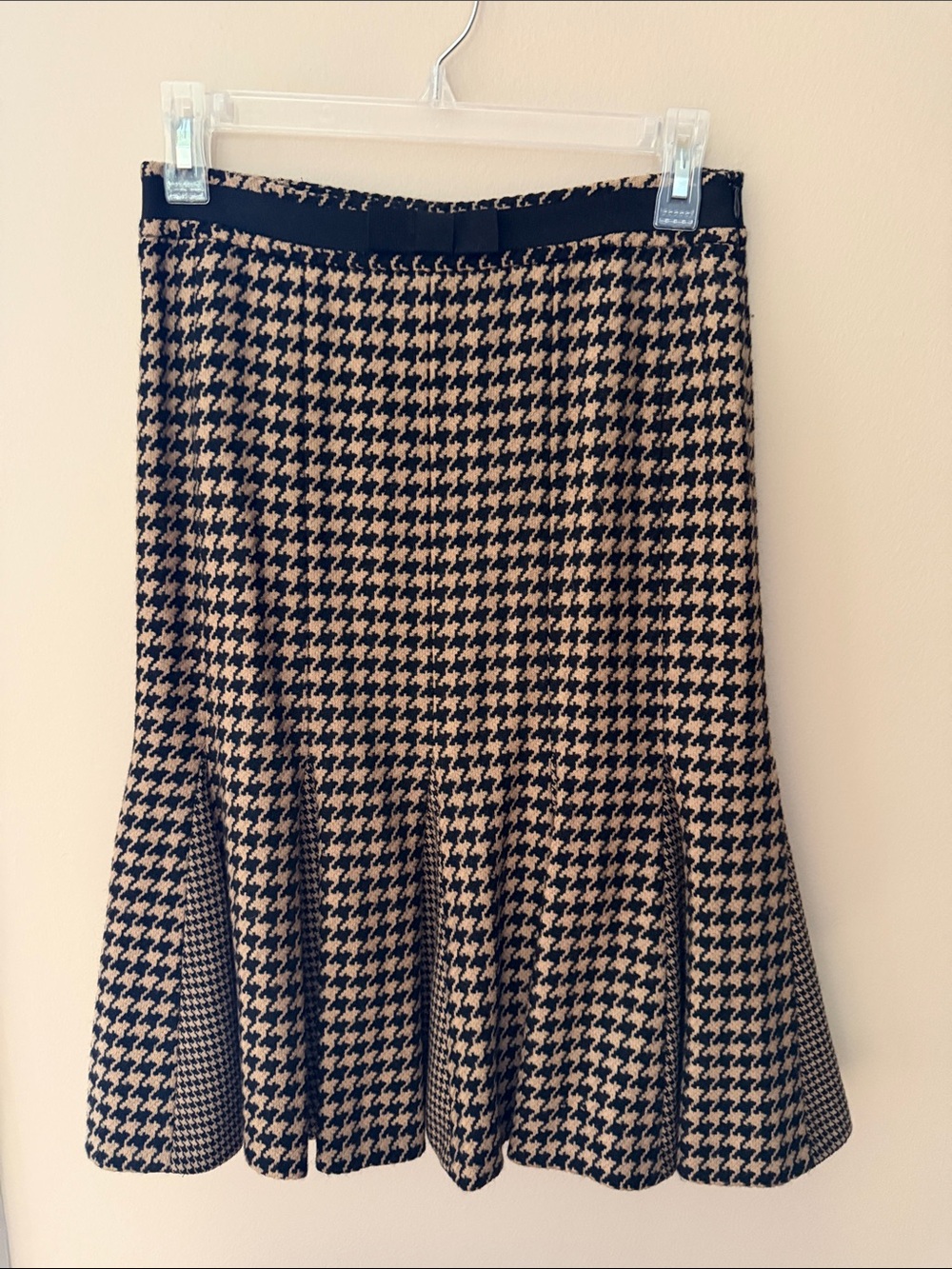 Rena Lange Black and Tan Houndstooth A-Line Skirt